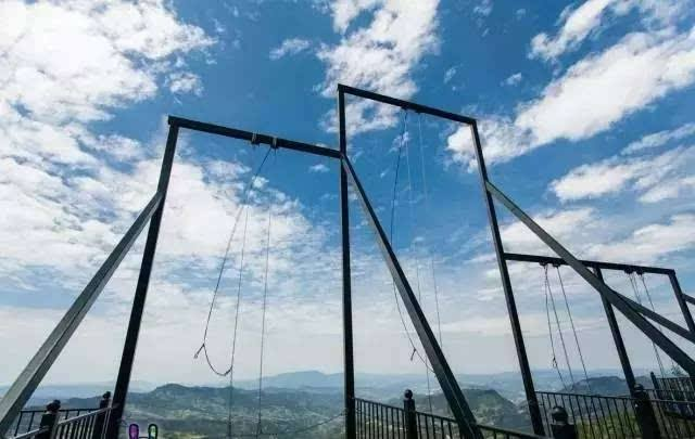 驚險(xiǎn)刺激的懸崖秋千你敢挑戰(zhàn)嗎？